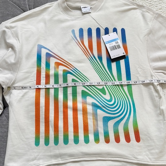 NWT Nike Yoga Luxe A.I.R.
Women's Fleece Crew - Picture 4 of 10